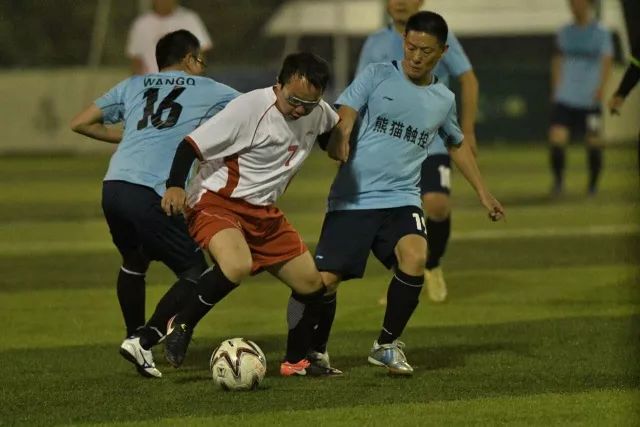 黄友政/向鹏3-0取胜 晋级乒乓球全锦赛男双决赛